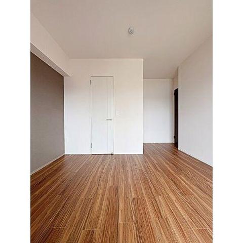 居室・リビング　室内