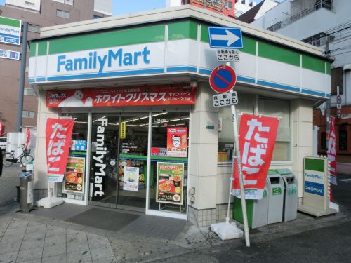 コンビニ　ファミリーマート（コンビニ）まで468m