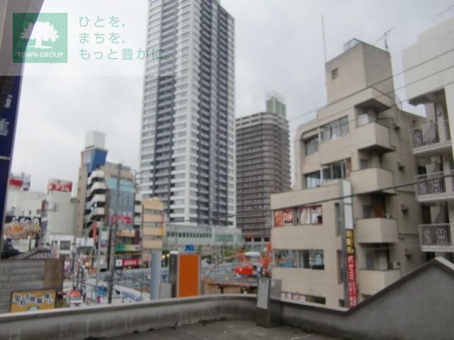 眺望　周辺にはお店がたくさんあり便利です。