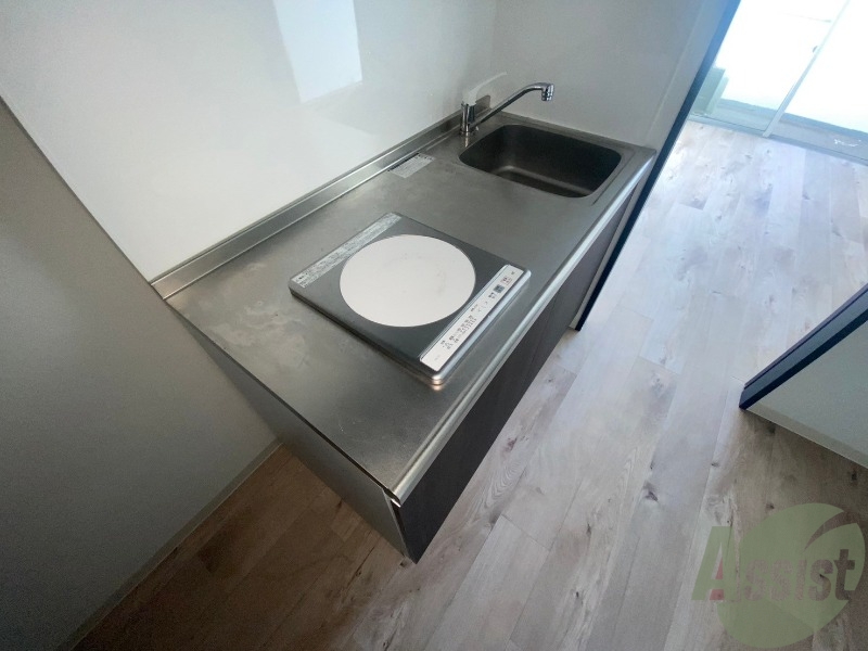 キッチン　キッチンはＩＨキッチンです。こちらも広々しています。