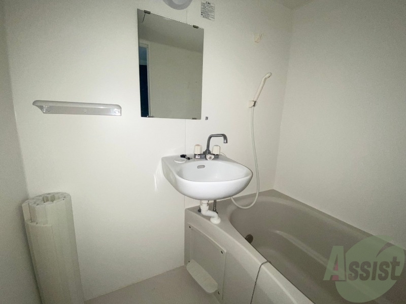 洗面設備　こちらが洗面台になります。浴室にあり何かと便利です。