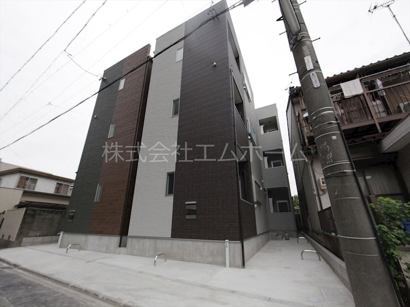 建物外観　オートロック付　宅配ＢＯＸ有　集合ポスト有　デザイナーズ