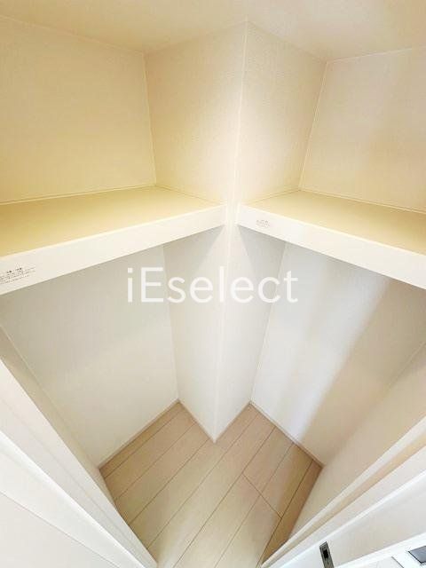 収納　奥行きのあるウォークインクローゼット