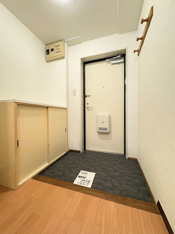 玄関　※参考写真