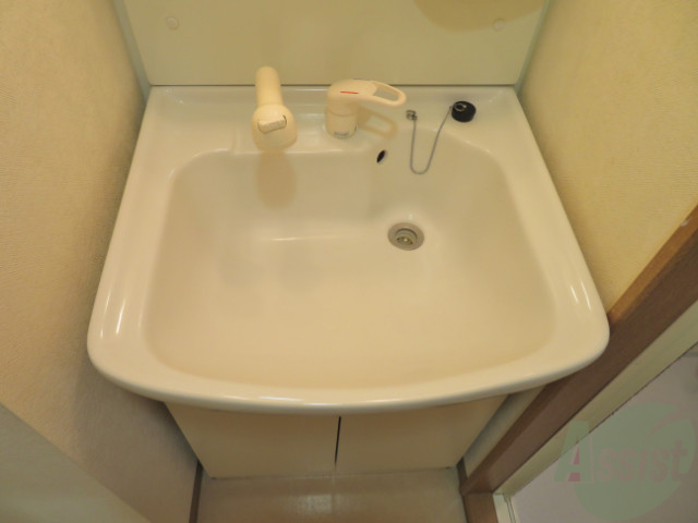 洗面設備　洗面は独立になっているので忙しい朝もばっちりですね。
