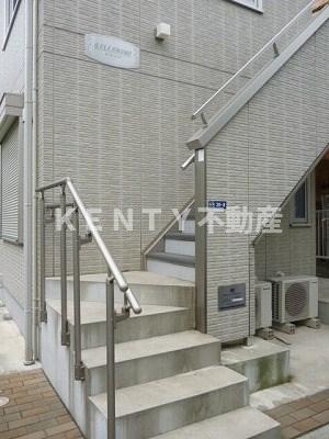 エントランス　落ち着いたエントランスです