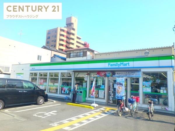 コンビニ　ファミリーマート横堤四丁目店（コンビニ）まで607m
