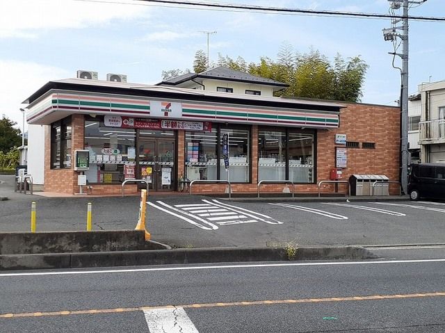 コンビニ　セブンイレブン日立本宮店（コンビニ）まで1000m