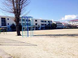 小学校　高島市立安曇小学校（小学校）まで732m