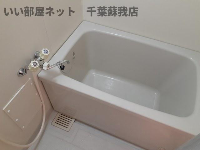 バス・シャワールーム　コンパクトで使いやすいお風呂です