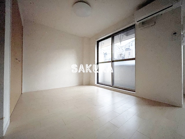 居室・リビング　開放感のあるゆったりとしたリビングです♪