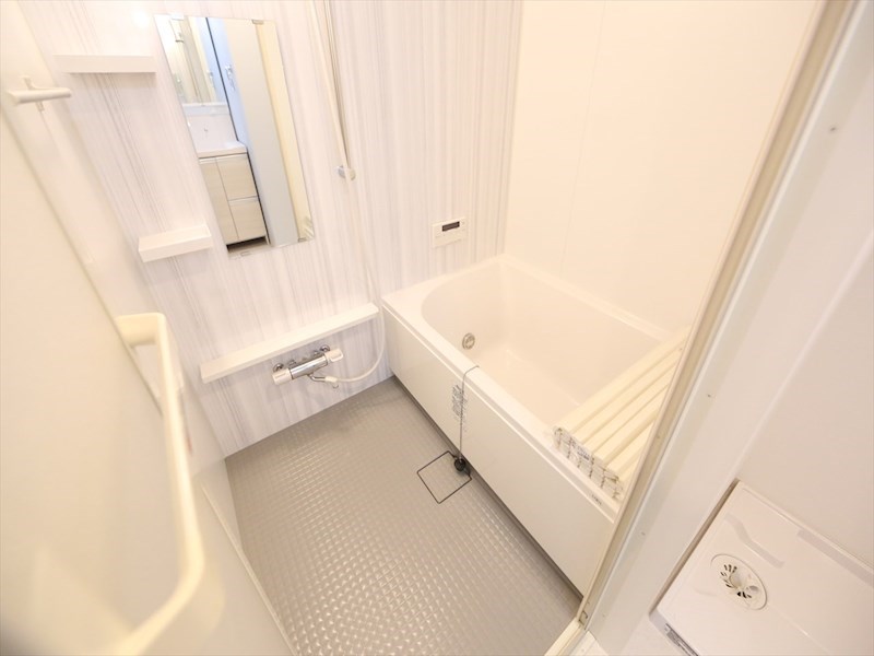 バス・シャワールーム　浴室暖房乾燥機付　追い焚き・オートバス機能付お風呂