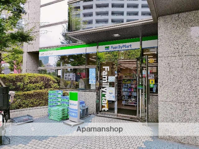 コンビニ　ファミリーマート新宿アイタウン店（コンビニ）まで335m