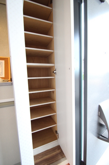 玄関　※他号室の写真です。