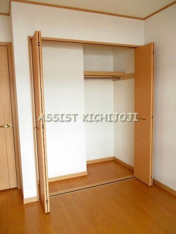 収納　写真：設備同仕様の別物件です