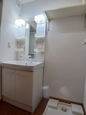 洗面設備　コンパクトで使いやすい洗面所