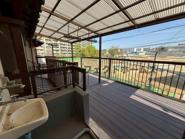 バルコニー　陽当たり良好なバルコニーです