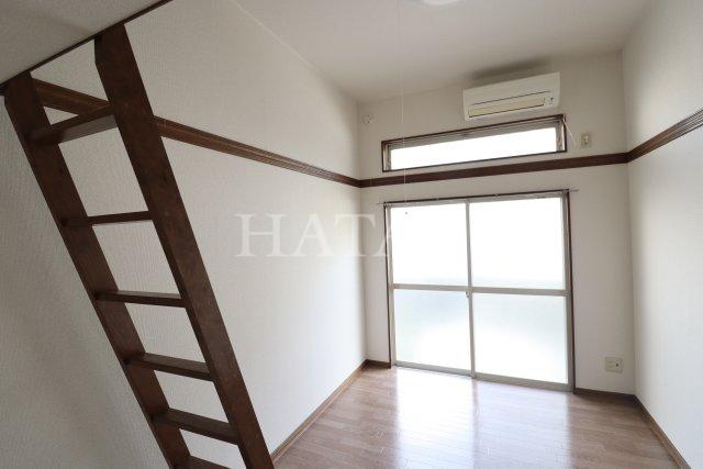 居室・リビング　同物件別部屋です。