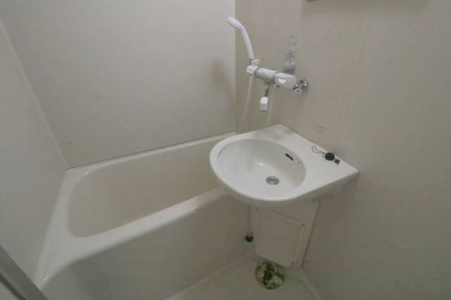 バス・シャワールーム　綺麗な浴室です♪