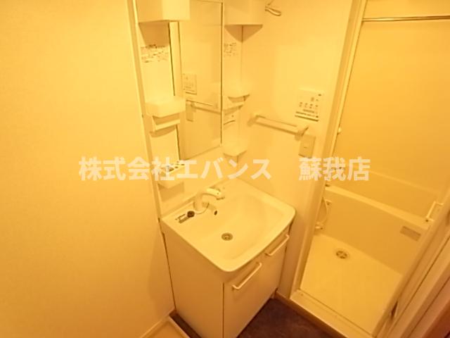 洗面設備　コンパクトで使いやすい洗面所