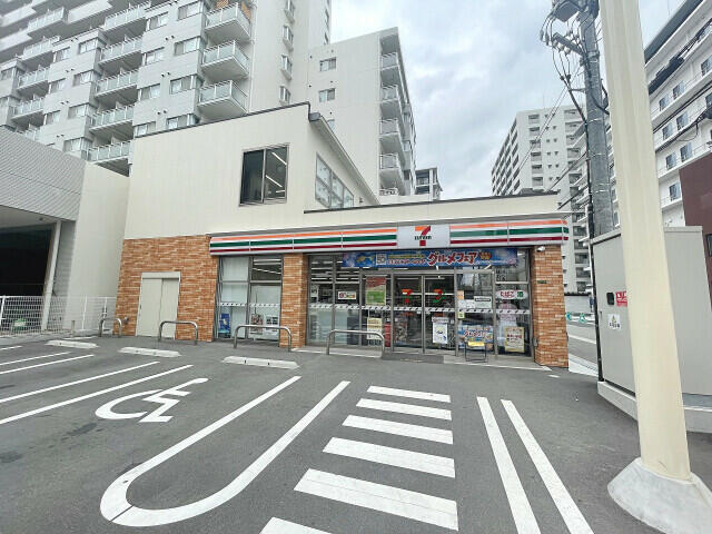 コンビニ　セブンイレブン大阪中央3丁目店（コンビニ）まで104m