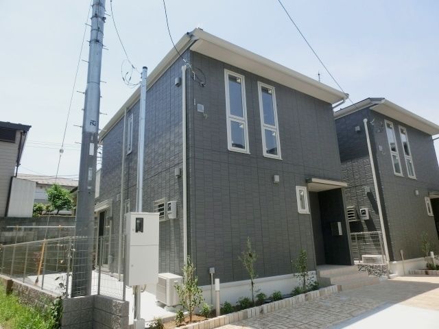 建物外観　上下階で使える人気の戸建貸家。