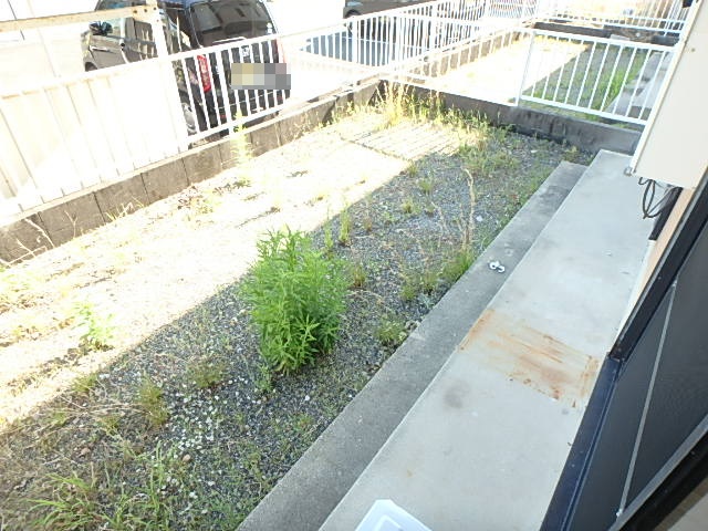 庭　※写真は１０１号室です