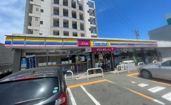 コンビニ　ミニストップ八幡穴生店（コンビニ）まで277m