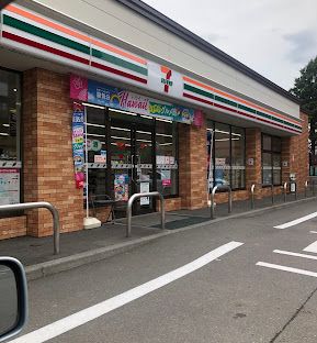コンビニ　セブンイレブン札幌平岸3条店（コンビニ）まで305m