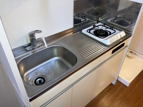 キッチン　※写真は同じマンションの違う部屋のものになります。