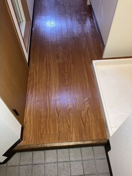 玄関　※写真は同じマンションの違う部屋のものになります。