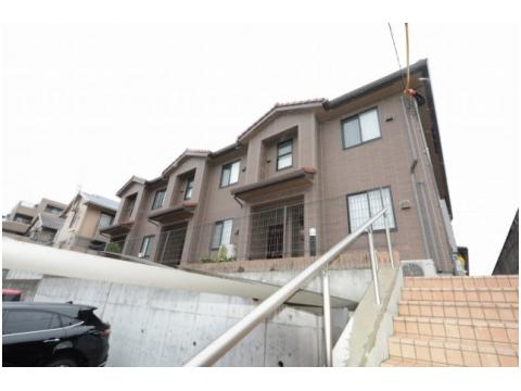 建物外観　居住者専用のゴミ置き場があります♪