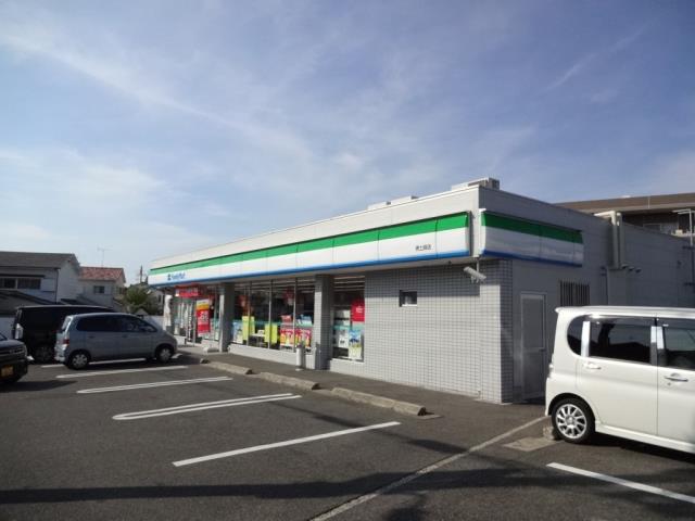 コンビニ　ファミリーマート（コンビニ）まで1157m