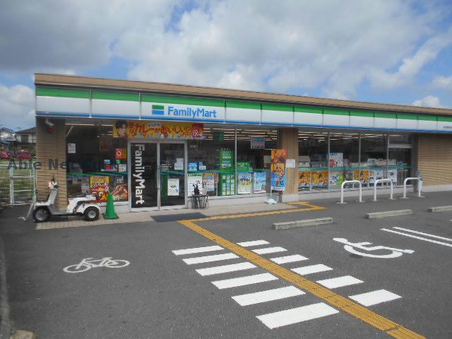 コンビニ　ファミリーマート河内長野木戸店（コンビニ）まで747m