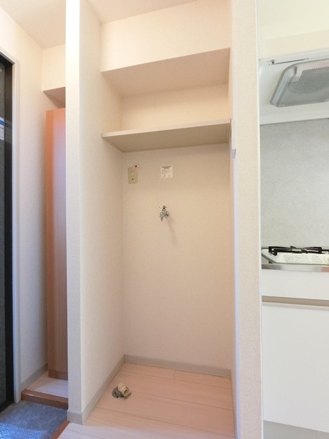 その他　洗濯機置き場は室内にあるので雨に濡れる心配はありません。