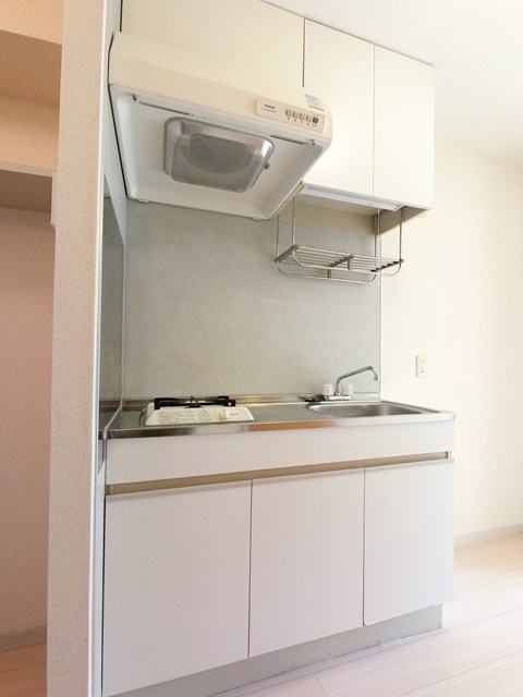 キッチン　キッチンは収納付なので、調理器具など必要な物を収納できます☆