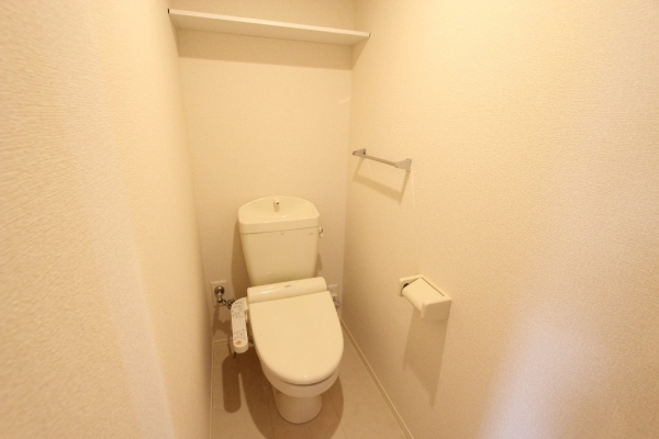 トイレ　温水シャワー付きトイレです
