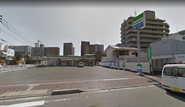 コンビニ　ファミリーマート橘通東一丁目店（コンビニ）まで382m