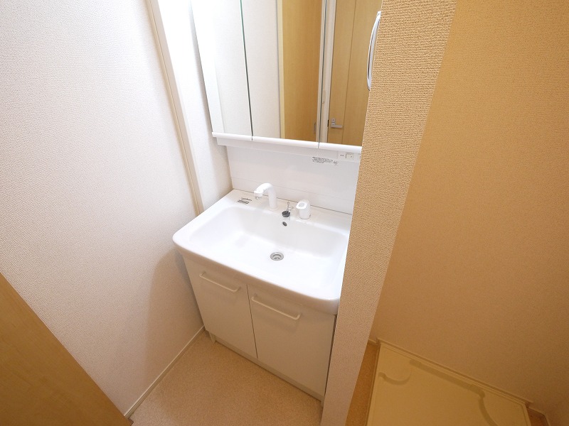 洗面設備　コンパクトで使いやすい洗面所