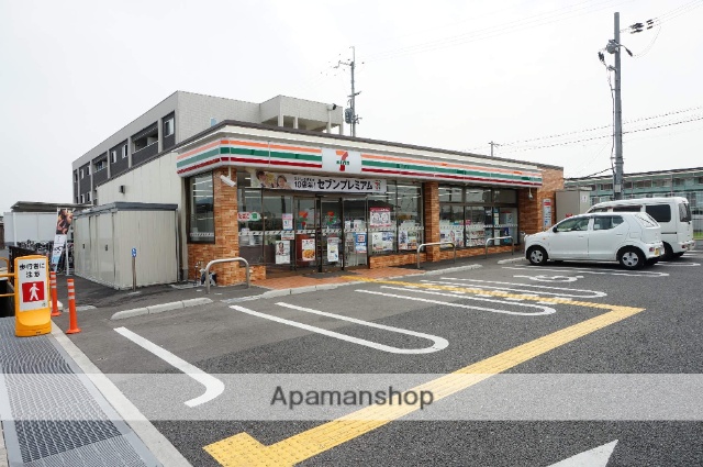 コンビニ　セブンイレブン（コンビニ）まで729m
