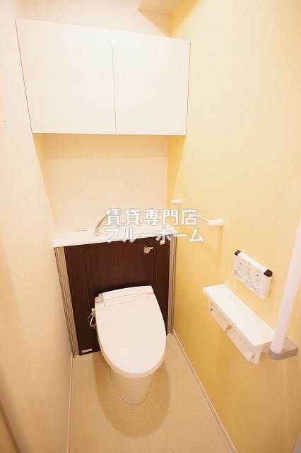 トイレ　温水洗浄便座付きのトイレです！
