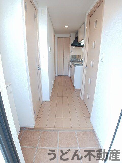玄関　うどん県のお部屋探しはうどん不動産へ うどんちゃんとLINE