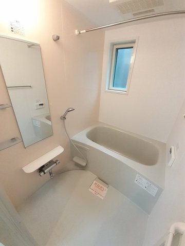 バス・シャワールーム　落ち着いた空間のお風呂です