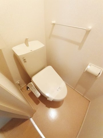 トイレ　清潔感のあるトイレです