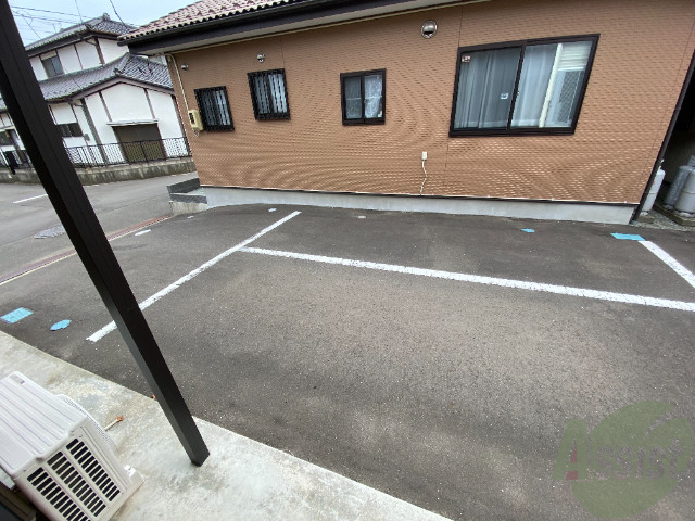バルコニー　広いバルコニーです。洗濯物が干しやすいですね。
