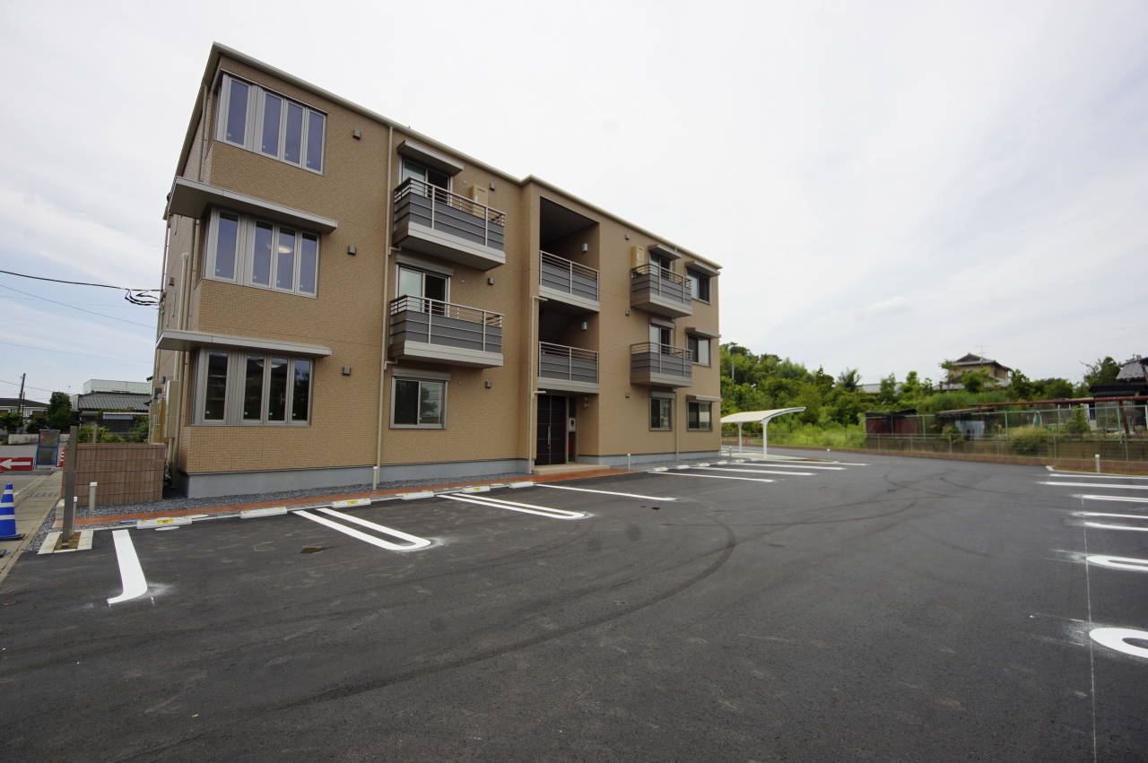 駐車場　平面駐車場で停めやすい
