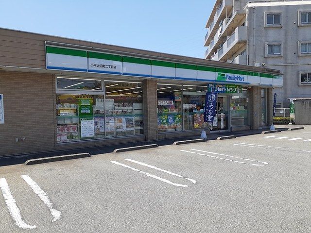 コンビニ　ファミリーマート（コンビニ）まで529m