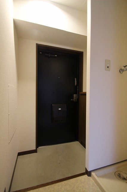 玄関　同物件別号室のものです。
