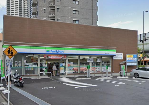 コンビニ　ファミリーマート（コンビニ）まで137m