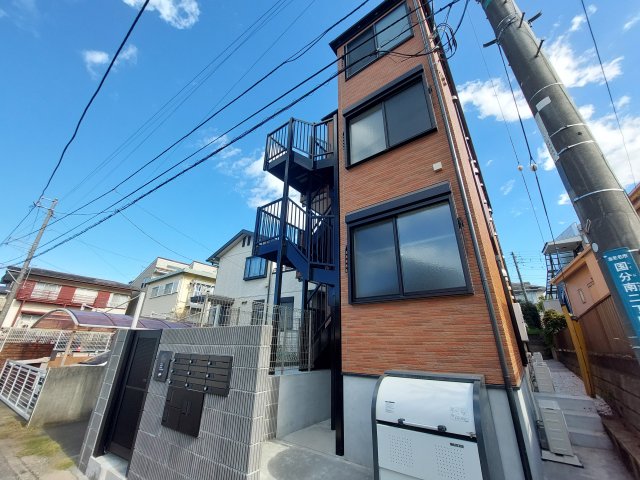 ロビー　周りに高い建物がないので日照・通風が良好です